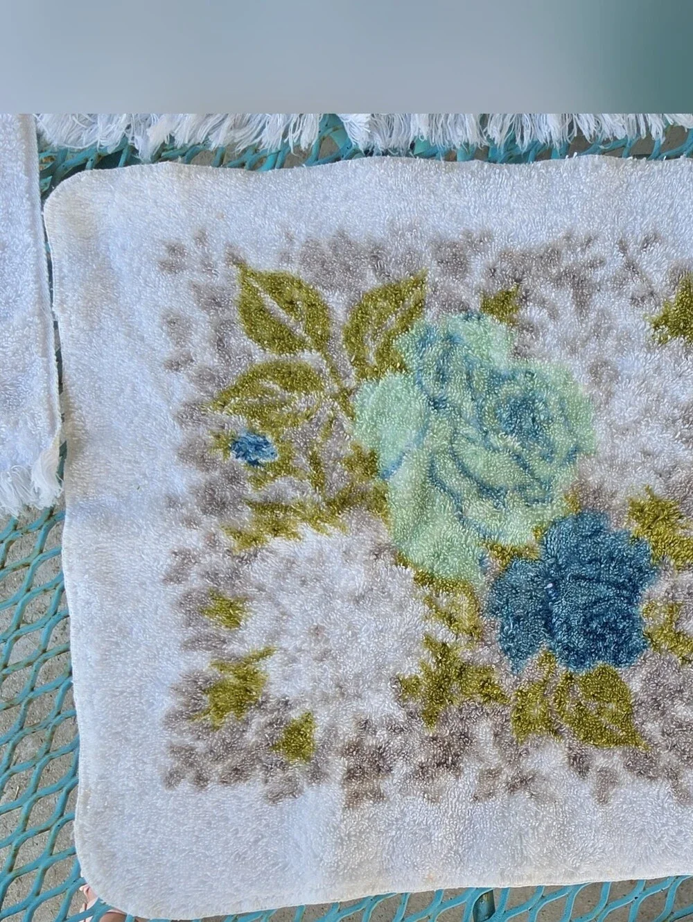 Fieldcrest Royal Velvet Floral Rose White/Blue/Green Fringed Cotton 3pc Set